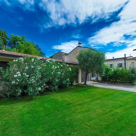 A Un Passo Dal Fiume Bed & Breakfast *